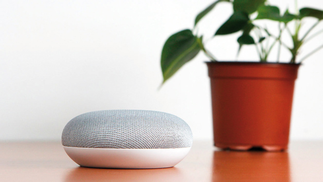 L’enceinte connectée GOOGLE HOME MINI, dotée d’intelligence artificielle