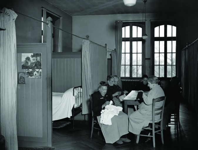 "Hospice de vieillards" à Aubervilliers, dans les années 1940. ©Keystone-France\Gamma-Rapho/Getty Images