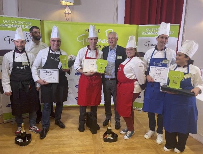 De gauche à droite : le Chef M. Christophe Daragon et M. Roesch du Groupe Aésio – Centre médicale les 7 collines à Saint Etienne ; le Chef M. Mickael Pinson et Mme Mounoury Ehpad St Raphaël à Solesmes ; la Cheffe Mme Sarha Istechhed Rejeb et M. Demongeot du Groupe Oméris – Résidence les Canuts à Caluire et Cuire. ©Restalliance