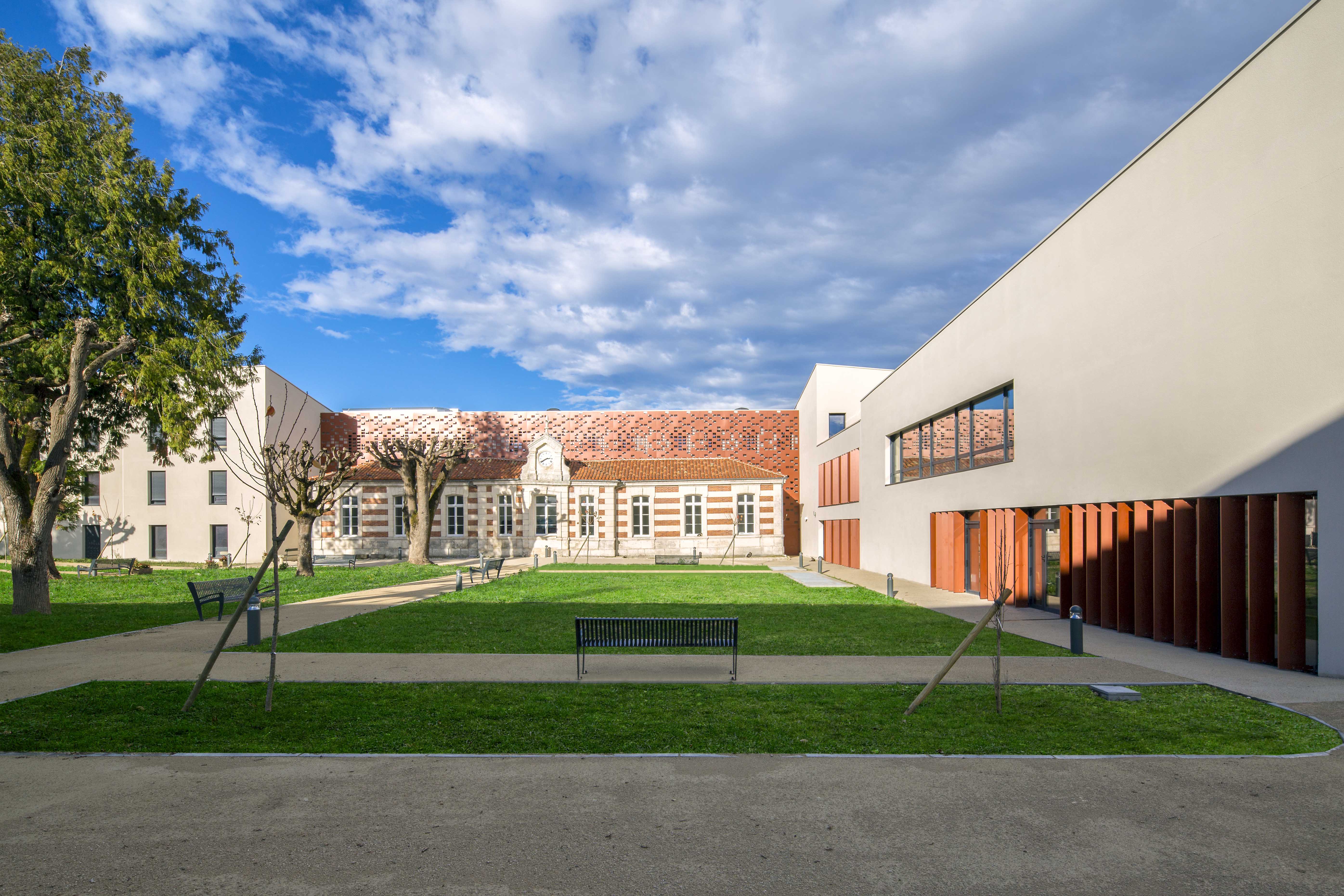 Inauguration de l'EHPAD de Beaulieu conçu par Chabanne + Partenaires à Angoulême