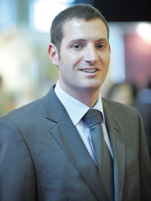 LES HUILES ESSENTIELLES : UN OUTIL DU BIEN VIEILLIR LES HUILES ESSENTIELLES : UN OUTIL DU BIEN VIEILLIR