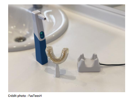 HesY, le dispositif médical qui permet aux soignants de brosser les dents des personnes âgées en EHPAD