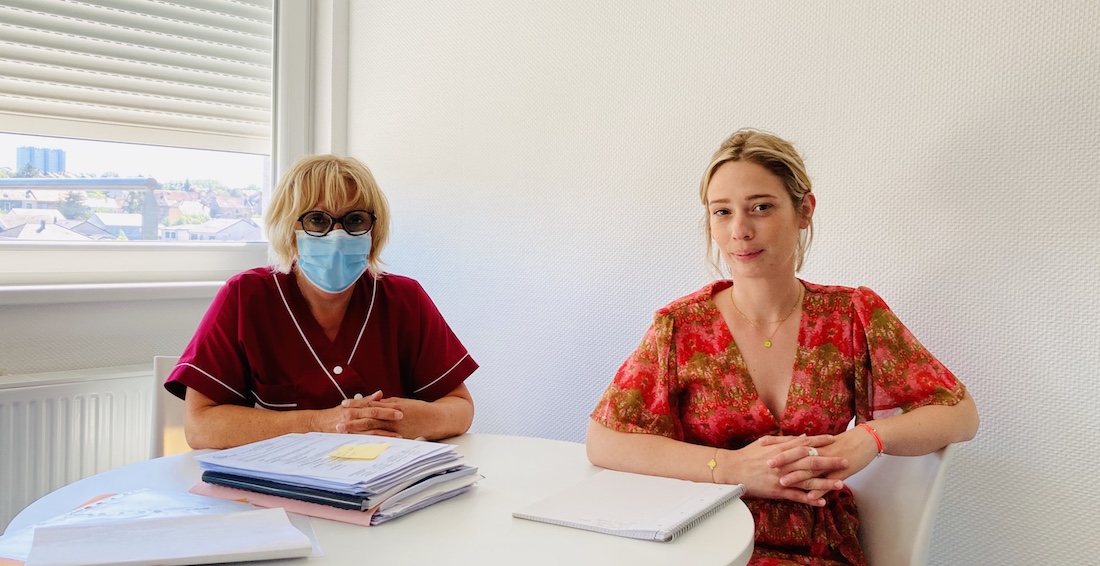 Hélène Marconcini et Julie Lstiburek, responsables de la blanchisserie et de la logistique de la clinique et des EHPAD Sainte-Élisabeth. ©DR