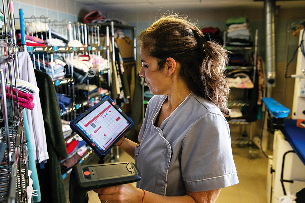 La traçabilité du linge désormais déployées dans tous les établissements LNA Santé. ©Franck GALLEN / PIX MACHINE