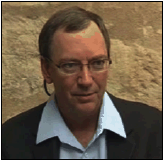 Neuropsychologue, membre de la Gerotological Society of America, le Pr Cameron Camp est un chercheur américain, de renommée internationale dans le domaine du vieillissement.