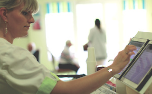 ESMS numérique : 7 projets nationaux financés en 2024 pour déployer le DUI dans le secteur médico-social et social