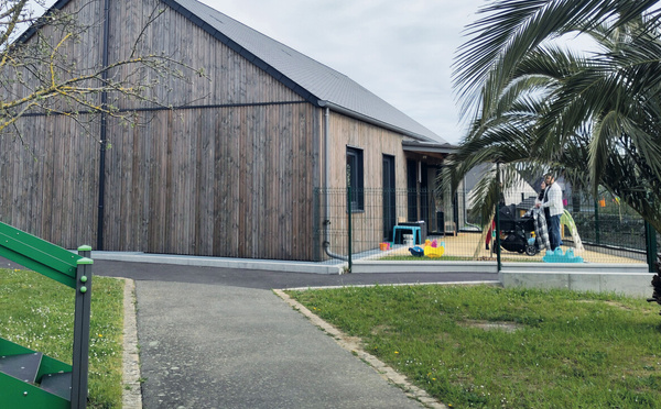 Quand les tout-petits redonnent vie aux EHPAD, l’exemple inspirant de Saint-Malo 