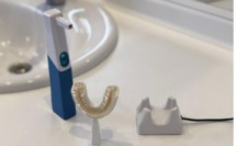 HesY, le dispositif médical qui permet aux soignants de brosser les dents des personnes âgées en EHPAD