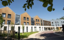 Brigitte Bourguignon en visite dans un EHPAD des Yvelines Brigitte Bourguignon en visite dans un EHPAD des Yvelines